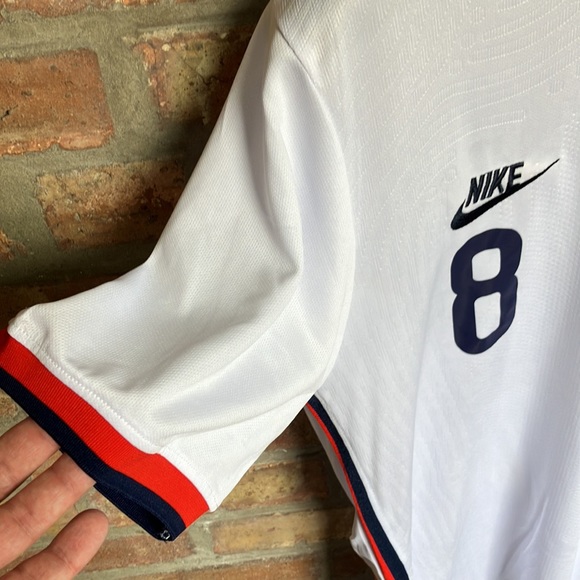 Nike - Picture 13 of 16